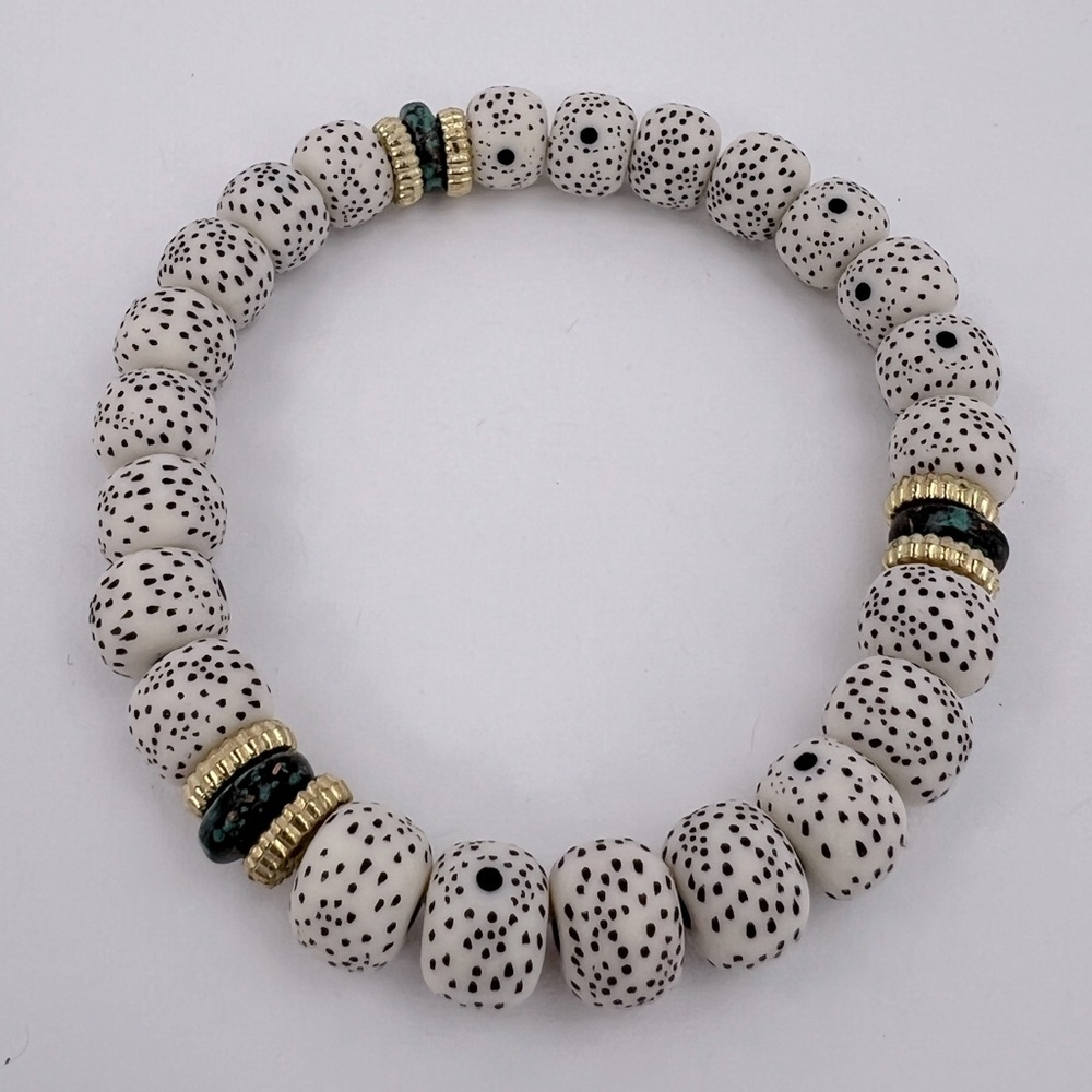 JEAN CLAUDE JEWELRY, FOUR BRACELETS, COLD, WHITE,TURQUOISE,BLUE/GREEN,ADJUSTABLE - Picture 6 of 10